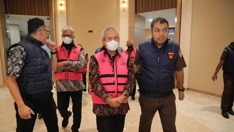 Gedung bank daerah dengan garis polisi terpasang, simbol kasus korupsi jumbo yang melibatkan PT Sritex