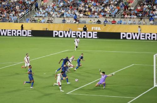 Pemain Al Hilal merayakan gol keempat ke gawang Manchester City dalam laga dramatis babak 16 besar Piala Dunia Antarklub FIFA 2025.