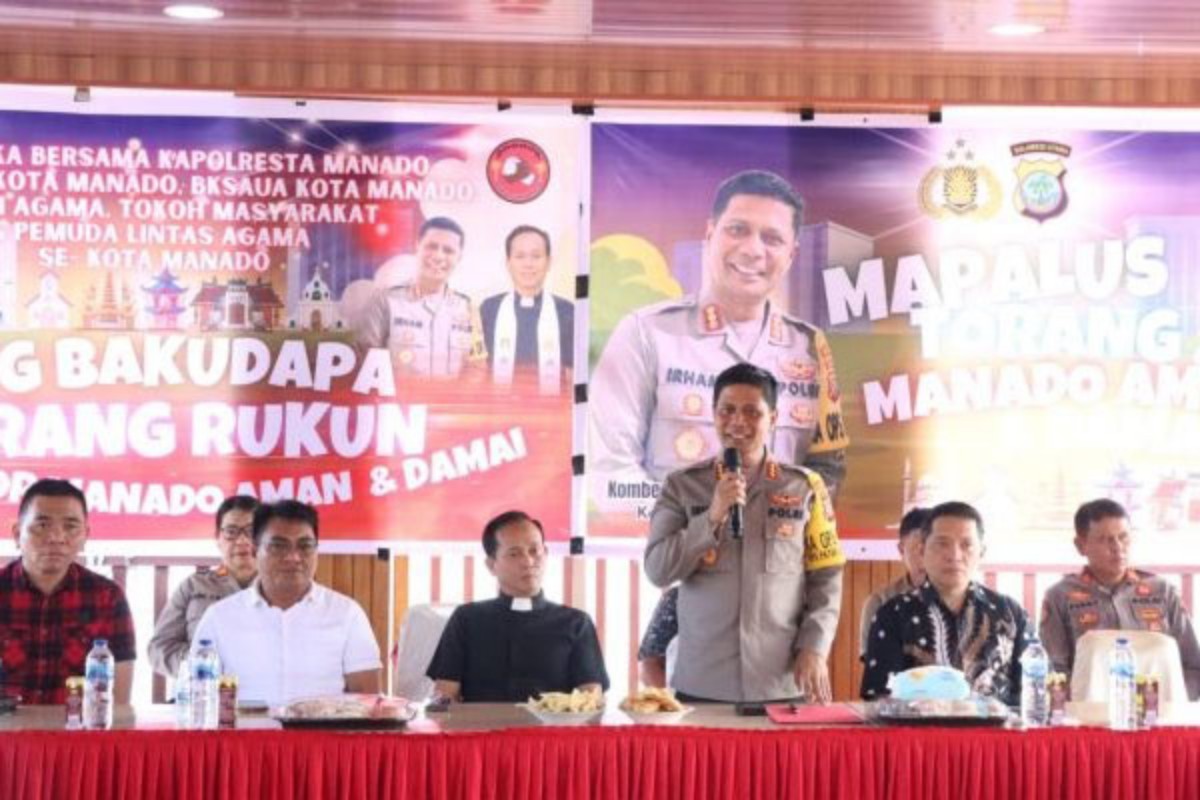Kapolresta Manado Kombes Pol Irham Halid berdialog dengan tokoh lintas agama dalam pertemuan di Kecamatan Malalayang.