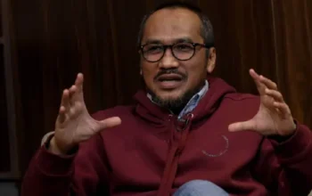 Abraham Samad usai menjalani pemeriksaan 10 jam di Polda Metro Jaya terkait kasus dugaan ijazah palsu Presiden Jokowi.