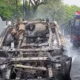 Mobil dinas Polri dibakar massa saat aksi unjuk rasa di depan Kantor Bupati Pati, Jawa Tengah, berujung kericuhan.