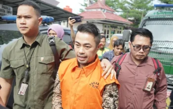 Mantan Pj Wali Kota Pekanbaru Risnandar Mahiwa mengakui kesalahan dan minta maaf atas dugaan korupsi APBD