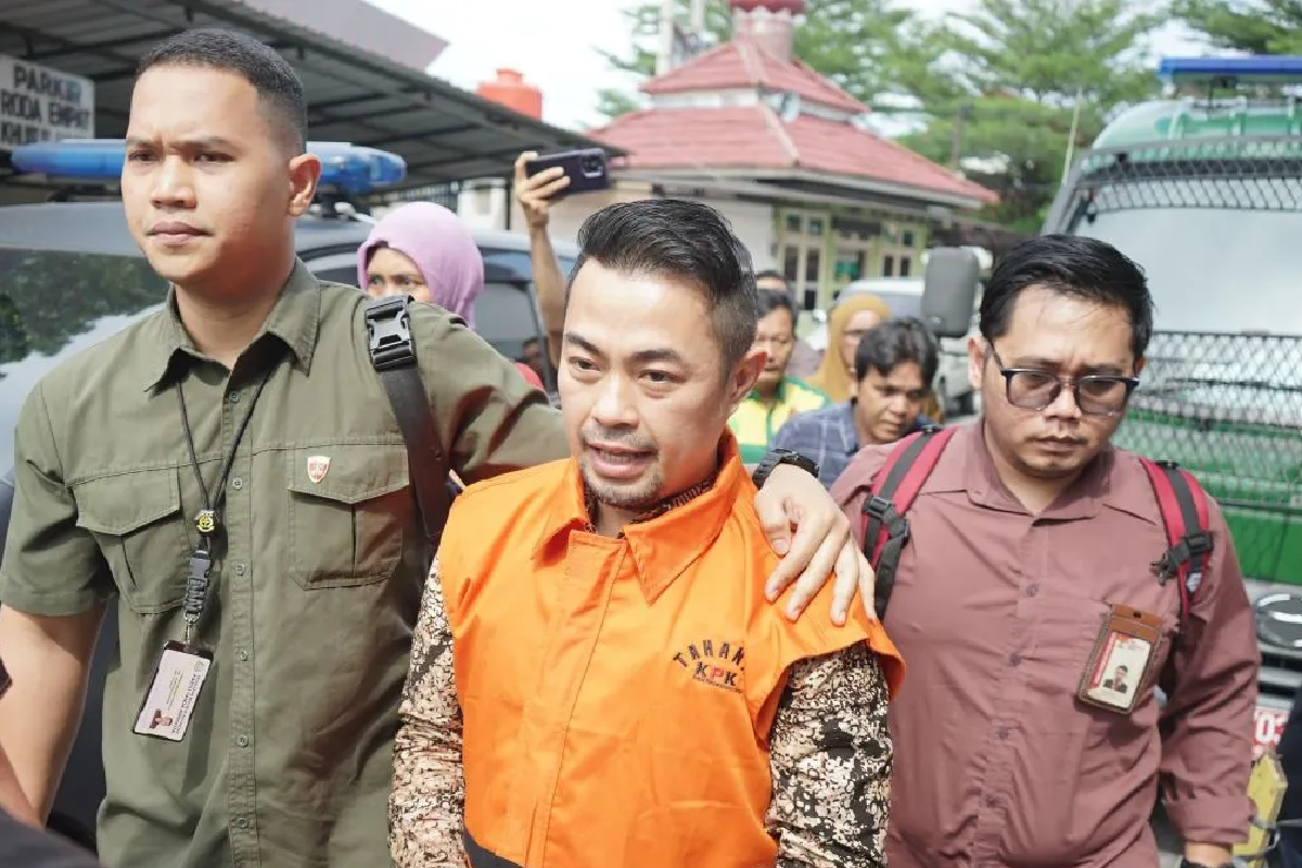 Mantan Pj Wali Kota Pekanbaru Risnandar Mahiwa mengakui kesalahan dan minta maaf atas dugaan korupsi APBD