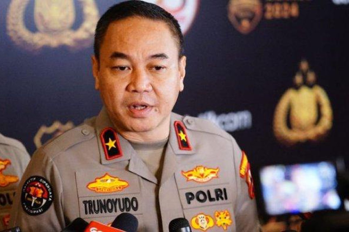 Bendera Merah Putih berkibar berdampingan dengan bendera bajak laut Straw Hat dari One Piece dalam sebuah unggahan viral di media sosial.