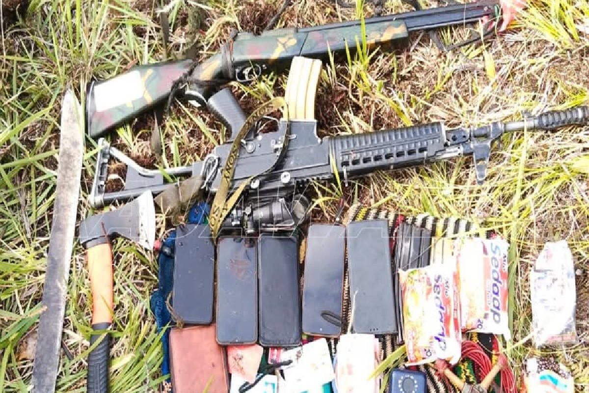 Pasukan TNI Satgas Habema saat melakukan penyisiran di wilayah Puncak, Papua, usai kontak senjata dengan kelompok OPM.