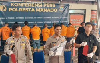 Kapolresta Manado Kombes Irham Halid memimpin konferensi pers pengungkapan enam kasus kriminal menonjol, Selasa 5 Agustus 2025.