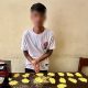 Petugas Satresnarkoba Polres Bitung menunjukkan barang bukti ribuan butir obat keras Hexymer hasil penangkapan terhadap pelaku berinisial KGT alias Cecong