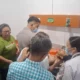Polisi mengamankan dua pria terduga pelaku penikaman yang menewaskan pemuda 18 tahun di Sario, Manado, usai cekcok karena cemburu.