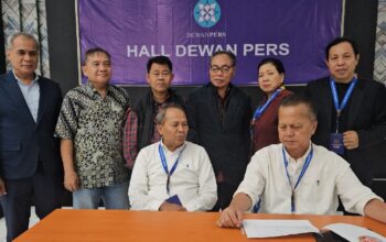 Ketua SC Kongres PWI 2025, Zulkifli Gani Ottoh, menyampaikan keputusan strategis dalam rapat persiapan Kongres di Dewan Pers, Jakarta.