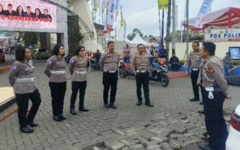 Dirlantas Polda Sulut Kombes Pol Indra Kurniawan mengecek jalur parade bunga TIFF 2025 di Tomohon demi memastikan kelancaran dan keamanan arus lalu lintas.