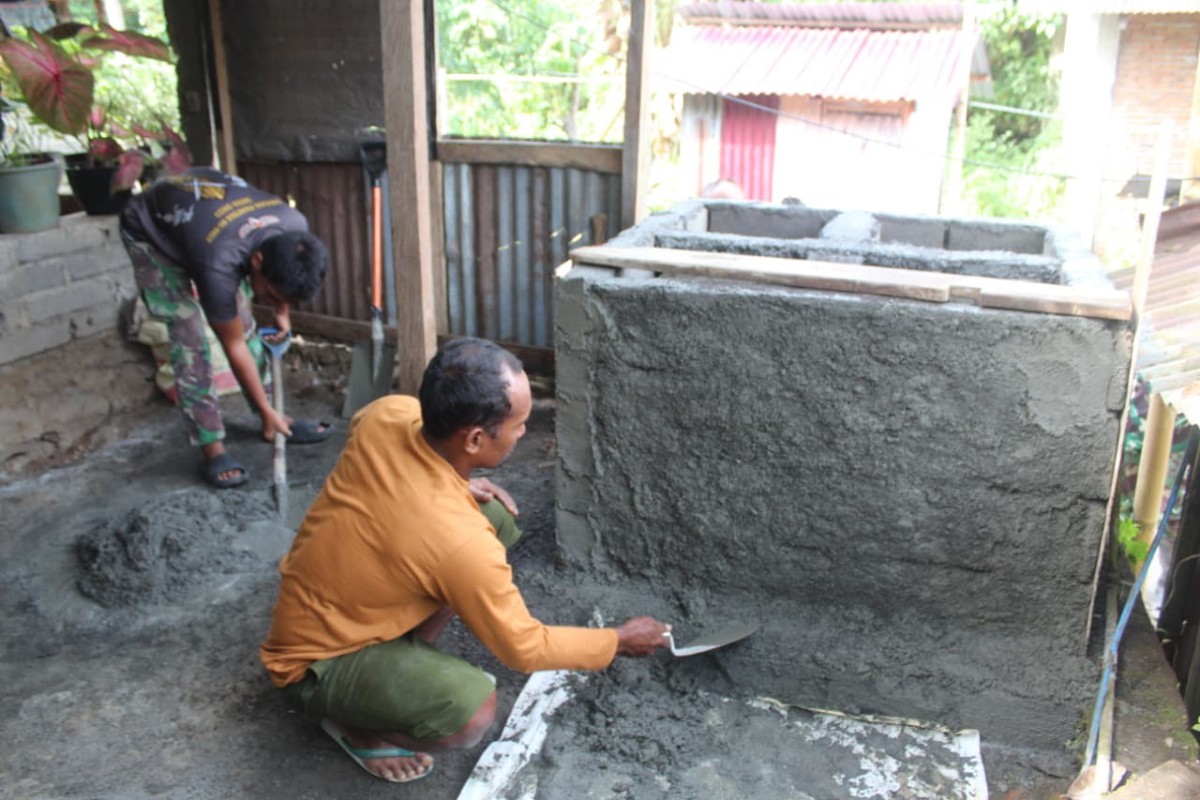 Warga Bengkol Manado menerima manfaat program air bersih TMMD ke-125 Kodim 1309/Manado