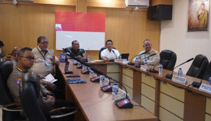 Staf Kepresidenan Bahas Pengamanan Perbatasan dan Mitigasi Bencana di Kodam Merdeka