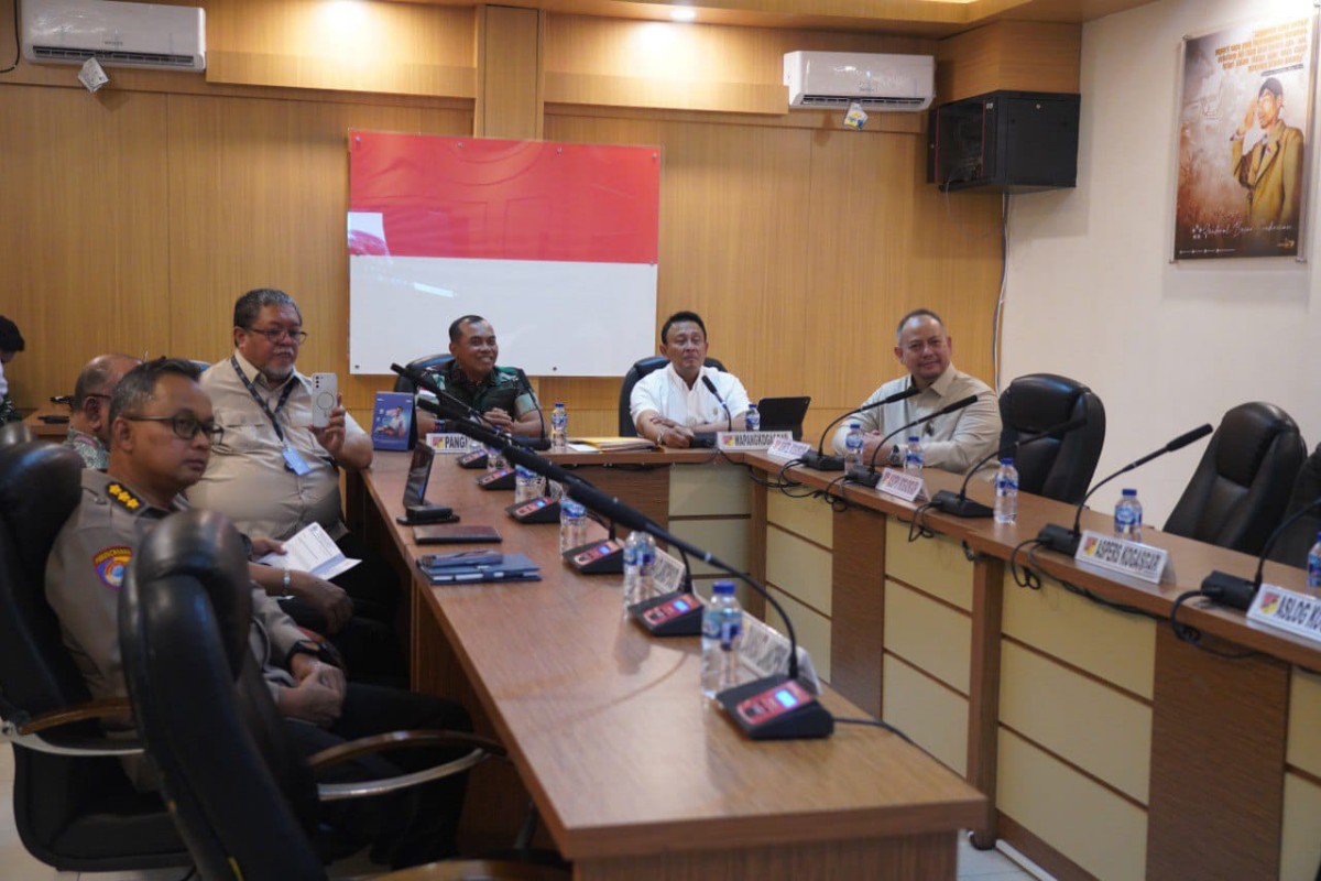 Pangdam XIII/Merdeka terima kunjungan Staf Kepresidenan bahas pengamanan perbatasan, mitigasi bencana, dan isu strategis Sulawesi Utara.