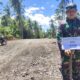 Personel TNI dan warga Manado berfoto bersama usai rampungkan seluruh sasaran fisik dan non-fisik TMMD ke-125 di Kelurahan Bengkol.