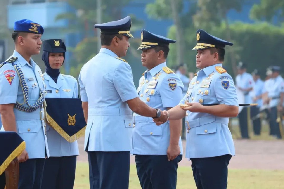Marsda TNI Donald Kasenda resmi menjabat Gubernur AAU usai serah terima jabatan dipimpin KSAU Marsekal TNI M. Tonny Harjono di Yogyakarta.
