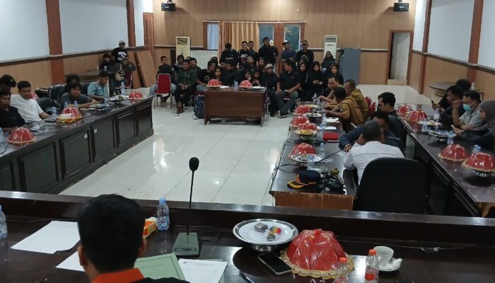 DPRD Kolaka Gelar RDP Bahas Penggunaan Jalan Umum oleh Kendaraan Berat PT IPIP