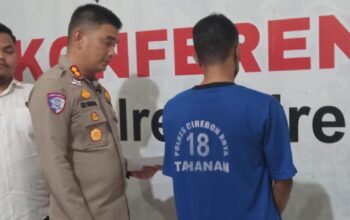 Kapolres Cirebon Kota membeberkan modus staf keuangan PDAM yang gelapkan dana Rp3,71 miliar demi judi online dan trading aplikasi.