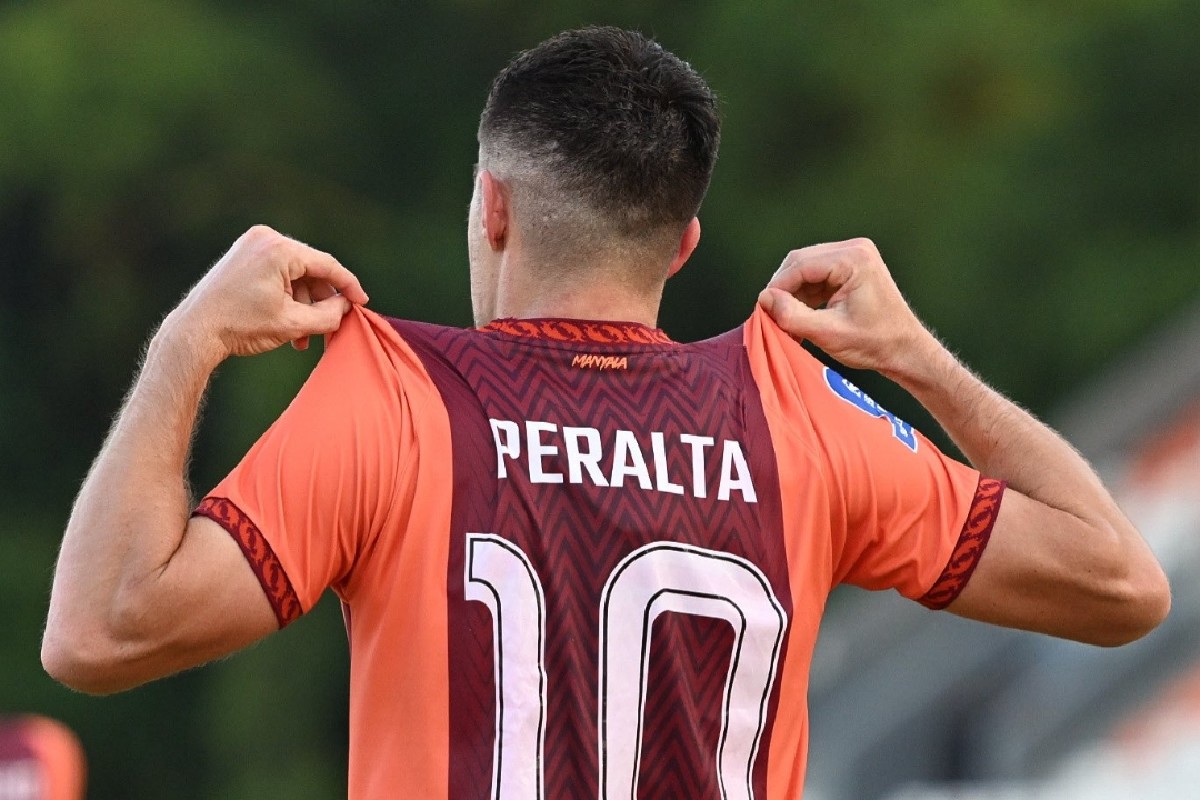 Mariano Ezequiel Peralta Bauer merayakan gol kemenangan Borneo FC ke gawang Bhayangkara Presisi Lampung di Stadion Segiri Samarinda.