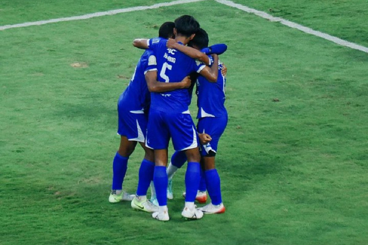 Pemain Persib Bandung merayakan gol saat melawan Semen Padang di Stadion Gelora Bandung Lautan Api