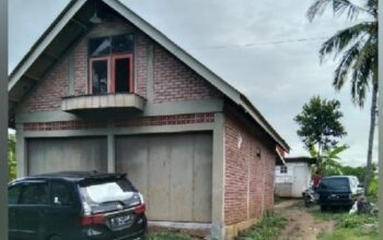 Rumah doa Kristen Imanuel di Garut ditutup paksa pemerintah, umat kesulitan beribadah, pendeta dan jemaat menilai pelanggaran HAM.