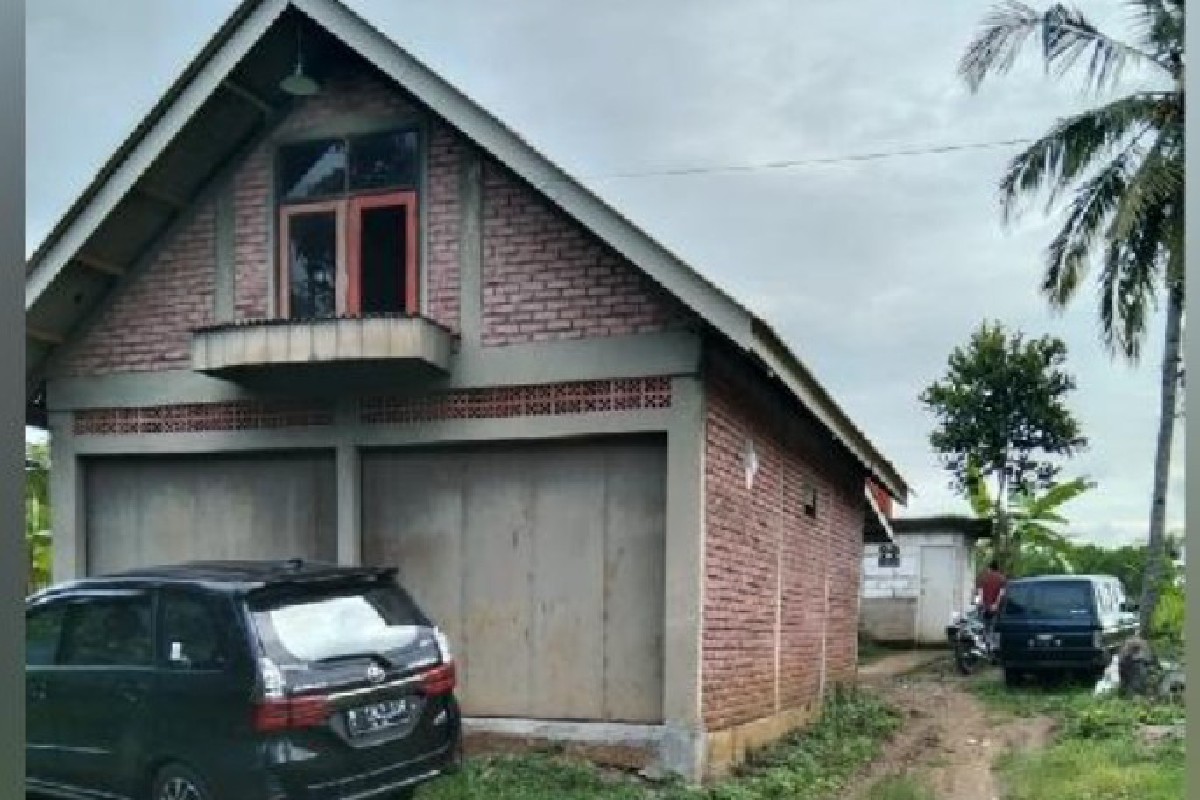 Rumah doa Kristen Imanuel di Garut ditutup paksa pemerintah, umat kesulitan beribadah, pendeta dan jemaat menilai pelanggaran HAM.