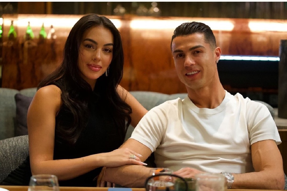 Cristiano Ronaldo melamar Georgina Rodriguez dengan cincin berlian raksasa di Riyadh