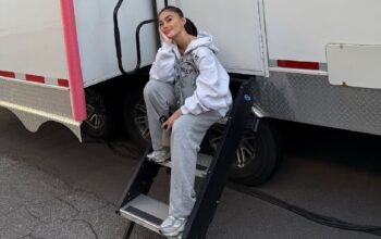 Agnez Mo menang kasasi di MA dalam sengketa hak cipta lagu Bilang Saja, batal bayar denda Rp1,5 miliar kepada musisi Ari Bias.