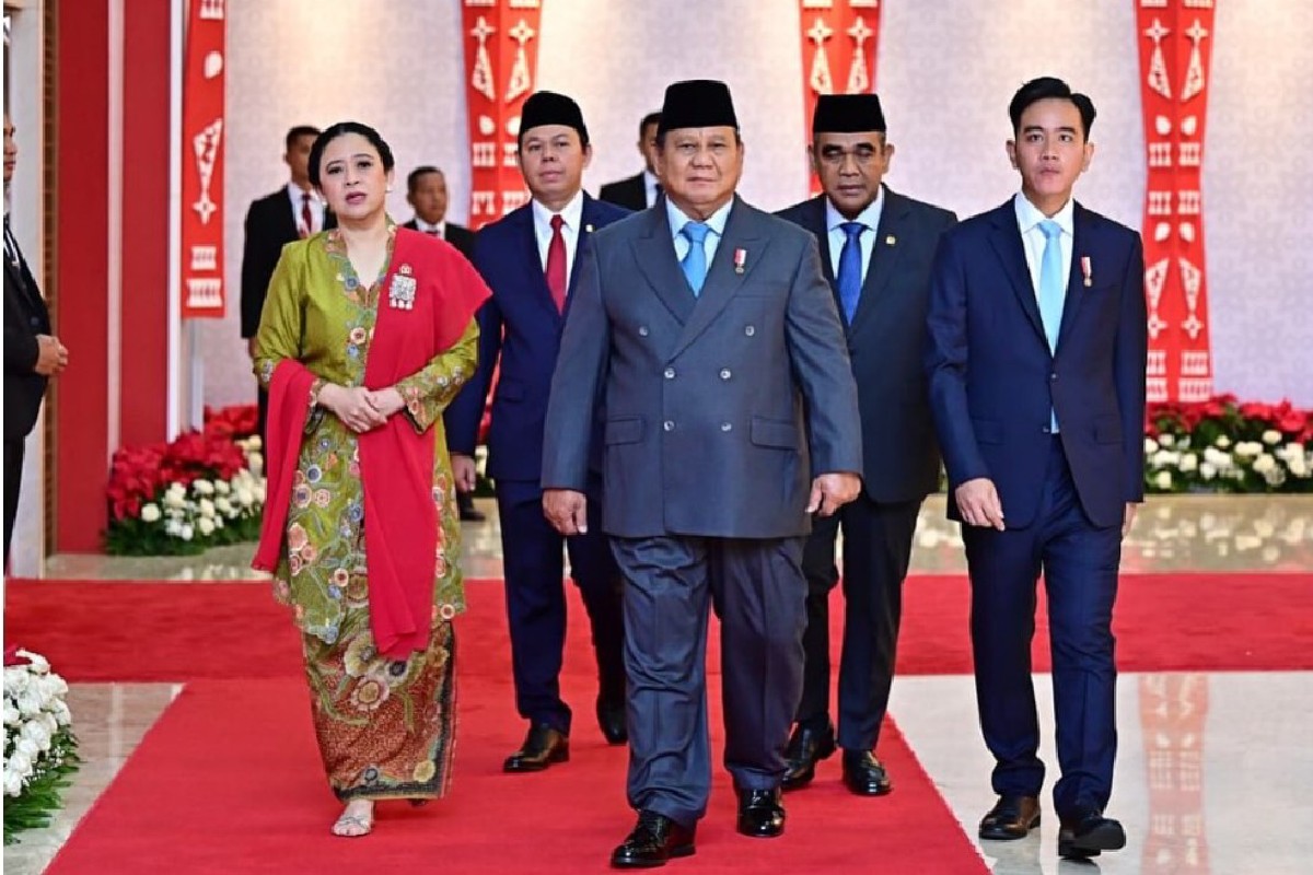 Wapres Gibran Rakabuming Raka berganti dasi dari merah ke biru muda di sela Sidang Tahunan MPR RI 2025, menarik perhatian publik dan media.