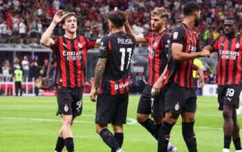 Rafael Leao dan Christian Pulisic rayakan kemenangan AC Milan atas Bari 2-0 di Coppa Italia 2025/2026