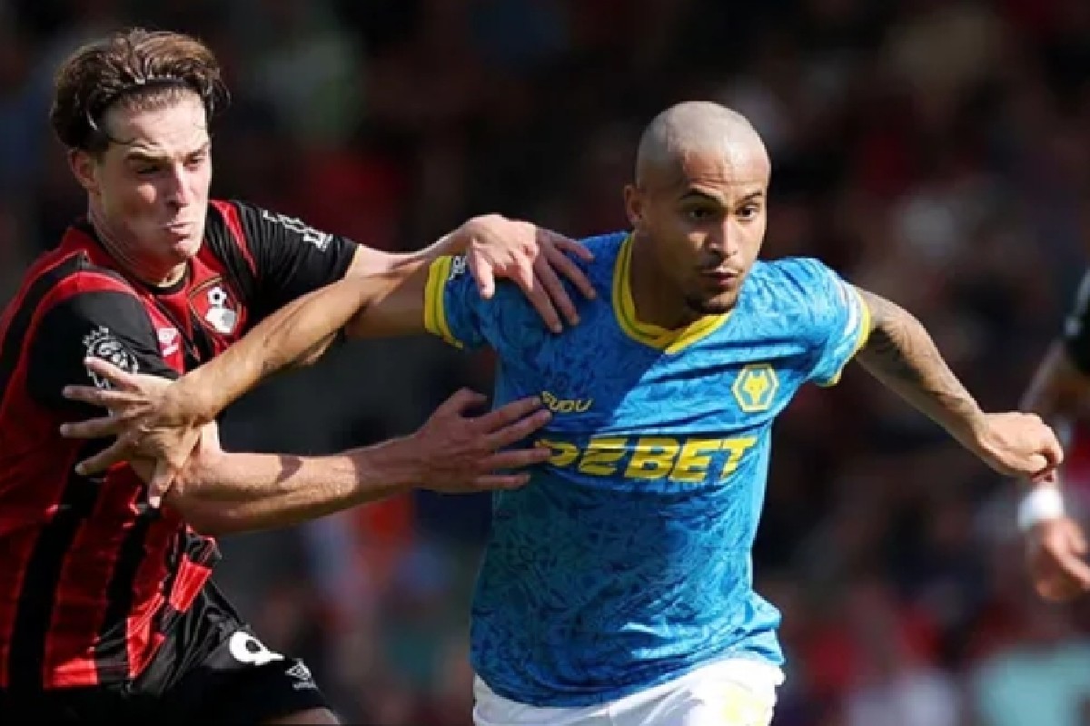 Pemain Bournemouth merayakan gol kemenangan atas Wolverhampton Wanderers di Stadion Vitality.