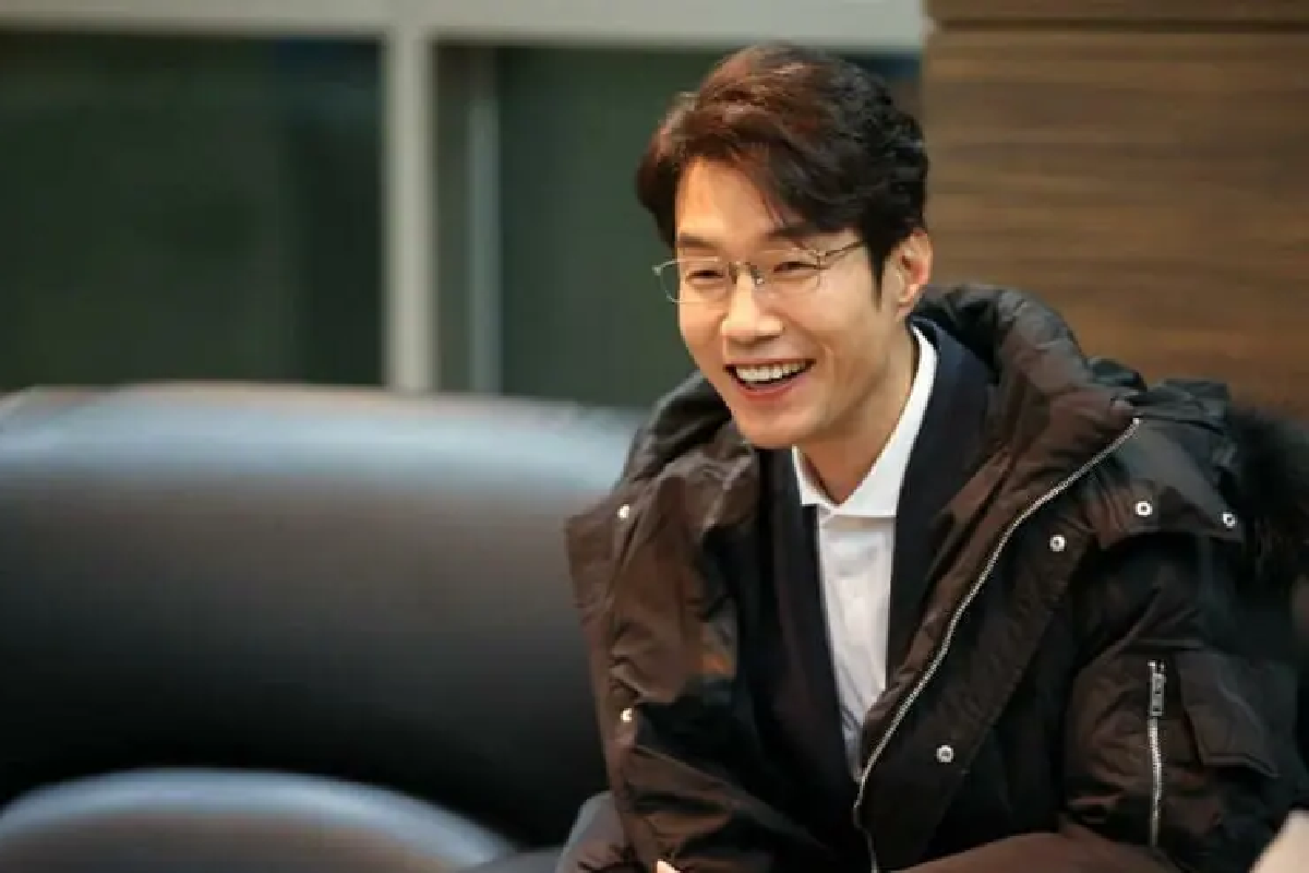 Potret aktor Korea Song Young Kyu, dikenal lewat film Extreme Job, yang meninggal dunia pada usia 52 tahun.