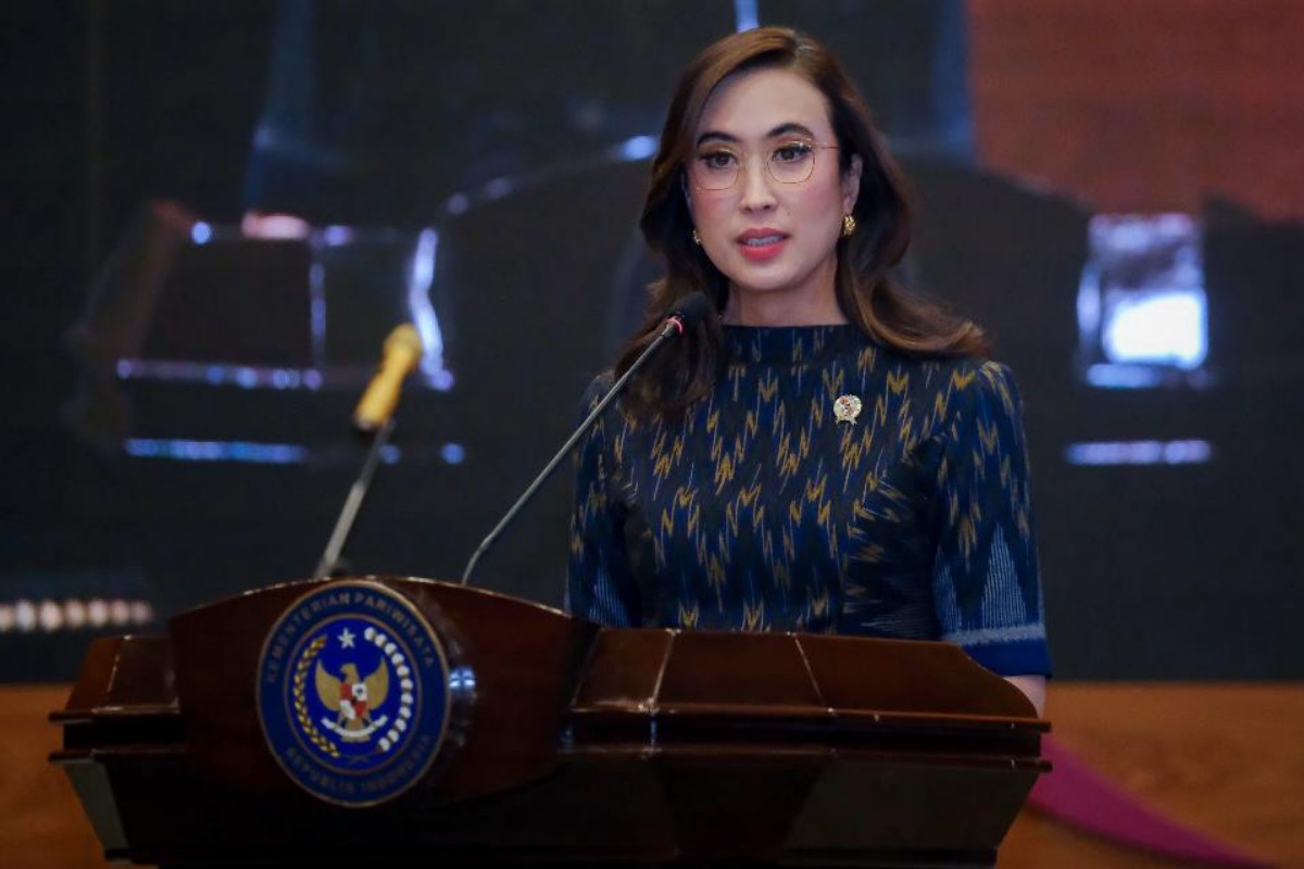 Menteri Pariwisata Widiyanti Putri Wardhana menandatangani MoU kolaborasi lintas kementerian untuk pariwisata berkelanjutan dan aman