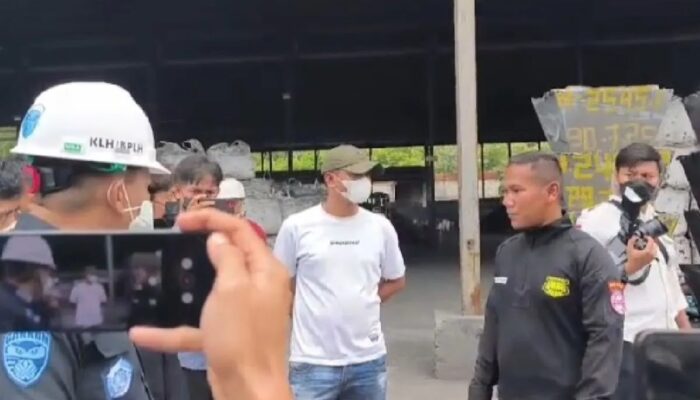 Tim KLH dan Wartawan Dikeroyok Saat Tutup Paksa Pabrik Pencemar Lingkungan di Serang