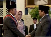Seskab Teddy Indra Wijaya Terima Bintang Mahaputera Utama dari Presiden Prabowo