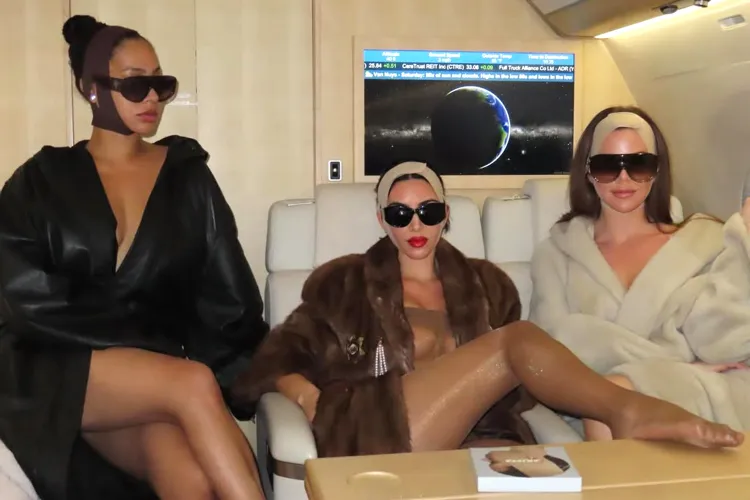 Jet Pribadi, Glamour, dan Face Wrap: Kim Kardashian Promosikan SKIMS di Perjalanan ke Korea