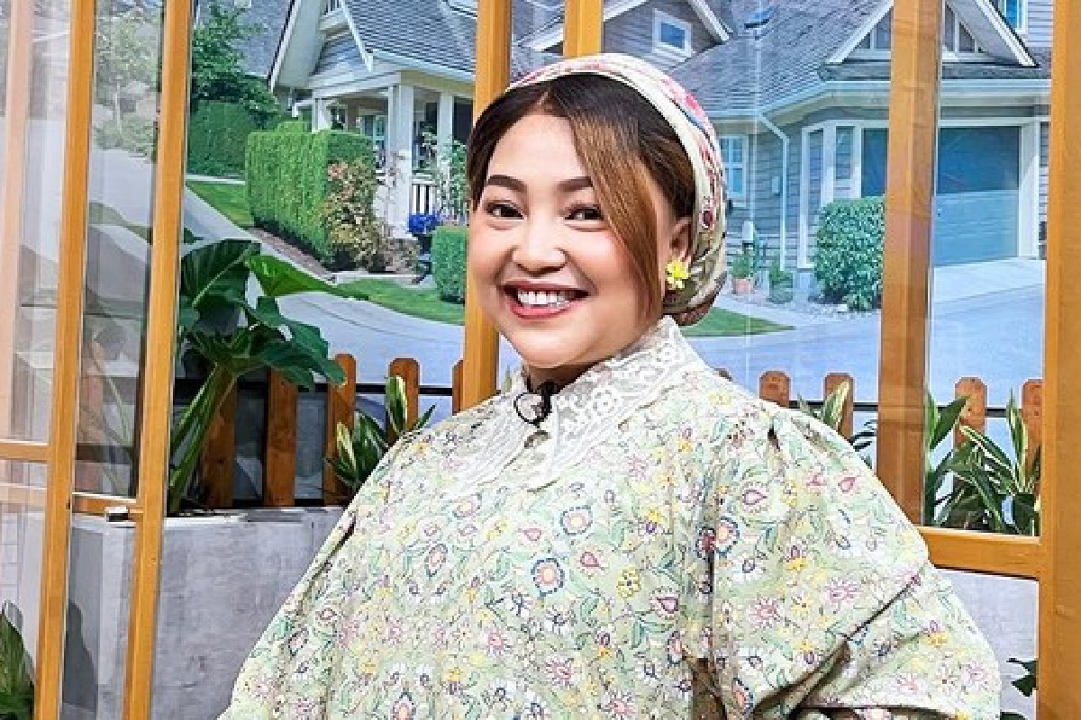 Komedian Mpok Alpa meninggal dunia usai berjuang melawan kanker, meninggalkan duka mendalam bagi dunia hiburan Indonesia.