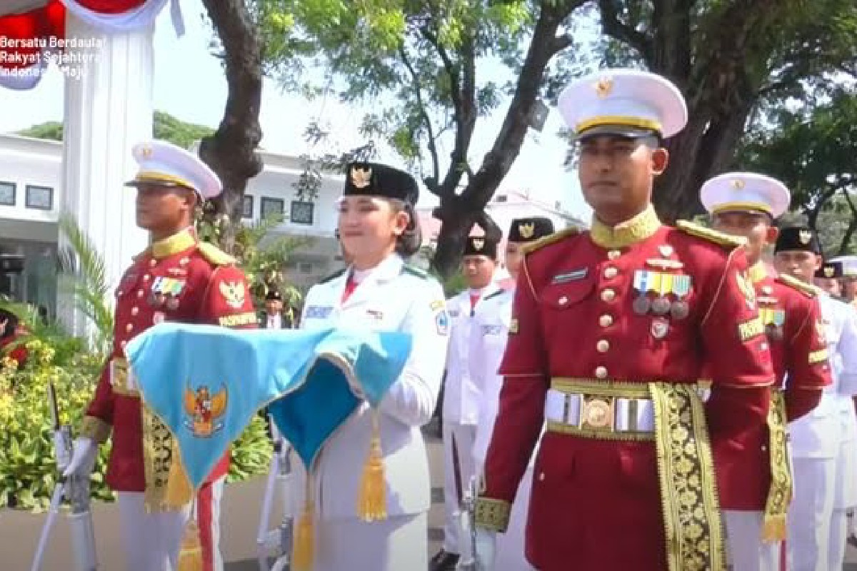 Bianca Alessia Christabella Lantang dari Tomohon dipercaya membawa Sang Saka Merah Putih dalam upacara 17 Agustus di Istana Merdeka.