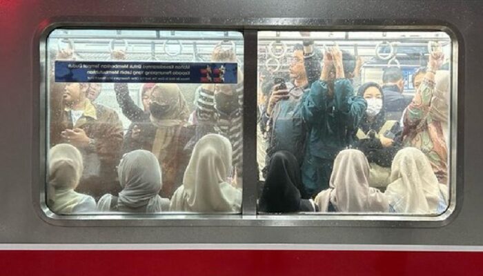 Ribuan Buruh Kepung DPR, Jalur Tanah Abang–Palmerah Bisa Ditutup