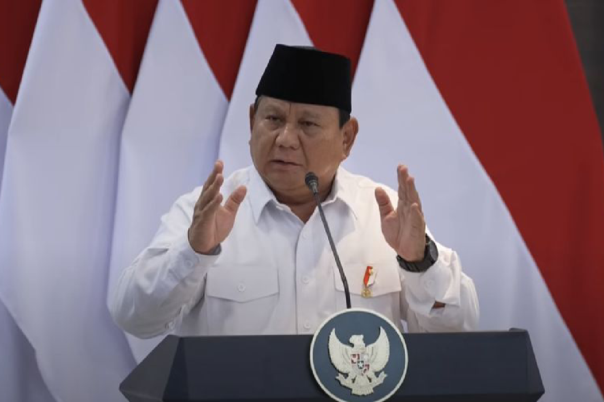 Presiden Prabowo Subianto saat menyampaikan pernyataan tegas terkait praktik ekonomi yang merugikan rakyat dalam Sidang Kabinet Paripurna di Istana Kepresidenan.