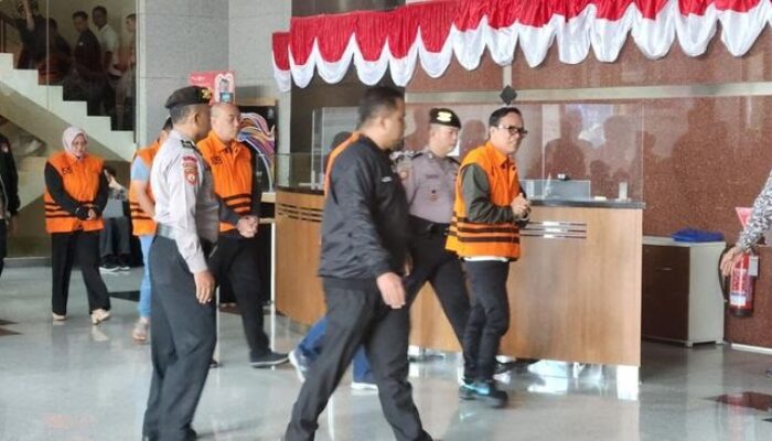 Tangisan Wamenaker Noel Saat Digiring KPK Usai Terjaring OTT Pemerasan Sertifikasi K3