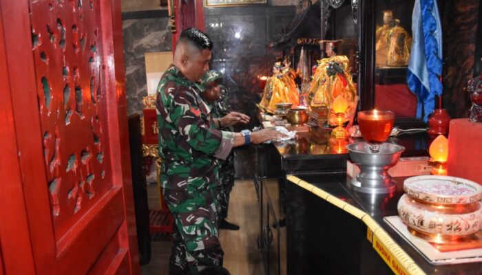 Bersihkan Klenteng Poo An Bio, Kodim Demak Diapresiasi