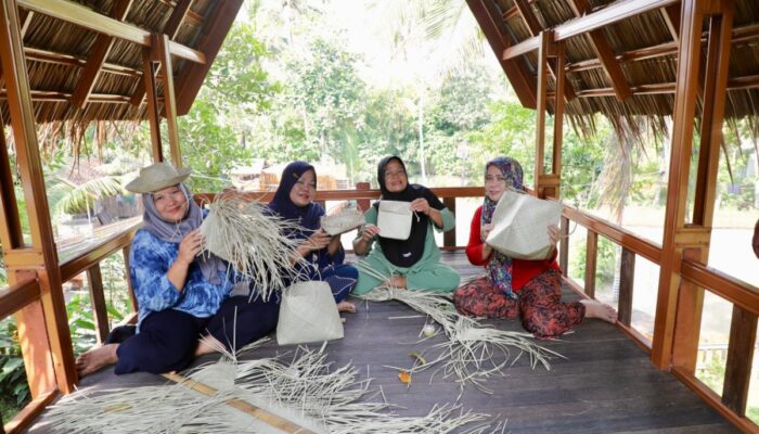 Reforma Agraria Dongkrak Ekonomi Desa Bandung, dari Semak Jadi Desa Wisata