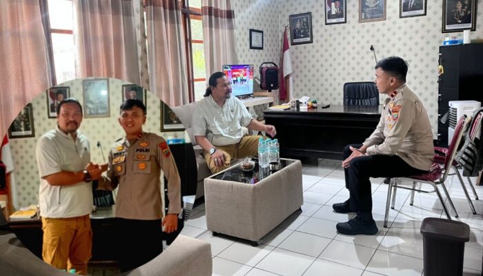 Anggota Komisi III DPR RI Martin Tumbelaka Sambangi Mapolsek Kakas Temui Sahabat Lamanya