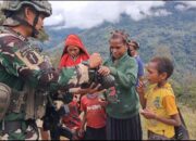 Yonif 712 Berbagi Kasih, Pererat Kemanunggalan dengan Warga Eknemba