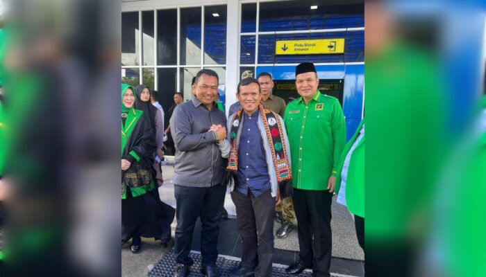Pemimpin yang Menyapa, Bukan Mengancam, Gestur Sederhana Wagub Aceh yang Menyentuh Hati Rakyat