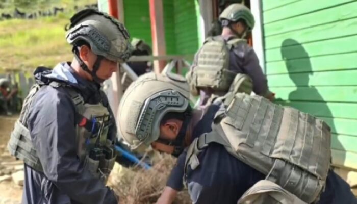 Satgas 712 Wiratama Karya Bakti di Gereja Kampung Bulapa Intan Jaya