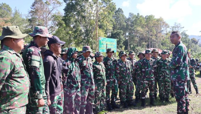 Dukung Kesejahteraan Prajurit, Dandim dan Ketua Persit Minahasa Kunjungi Kompi Produksi
