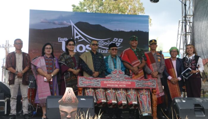 Naikkan Nilai Ulos, Bupati Taput Dorong Ulos Jadi Identitas dan Penggerak Ekonomi Masyarakat