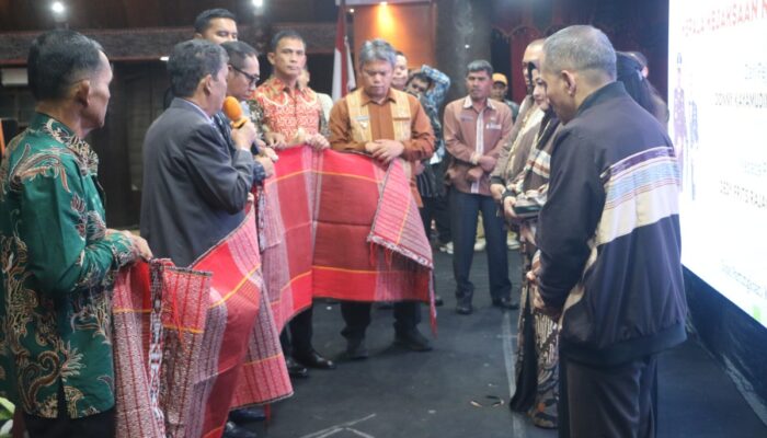 Pemkab Tapanuli Utara Gelar Pisah Sambut Kepala Kejaksaan Negeri Taput, Momen Penuh Haru dan Kebersamaan