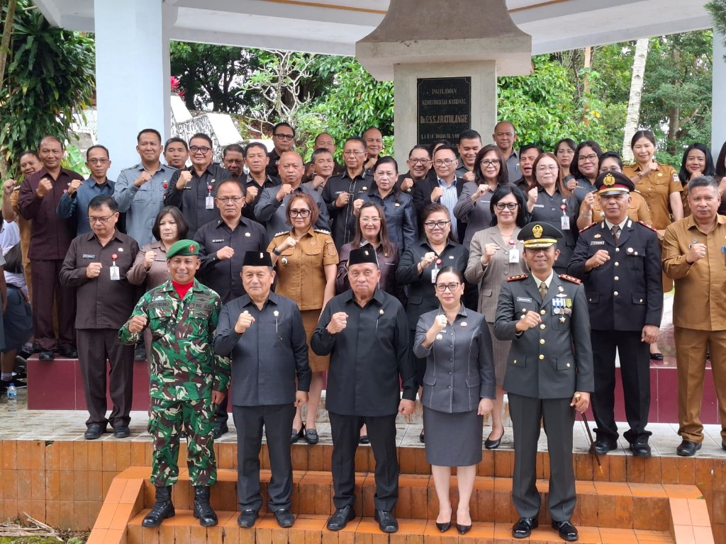 Ziarah di Makam Pahlawan Nasional DR. G.S.S.J. Ratulangi